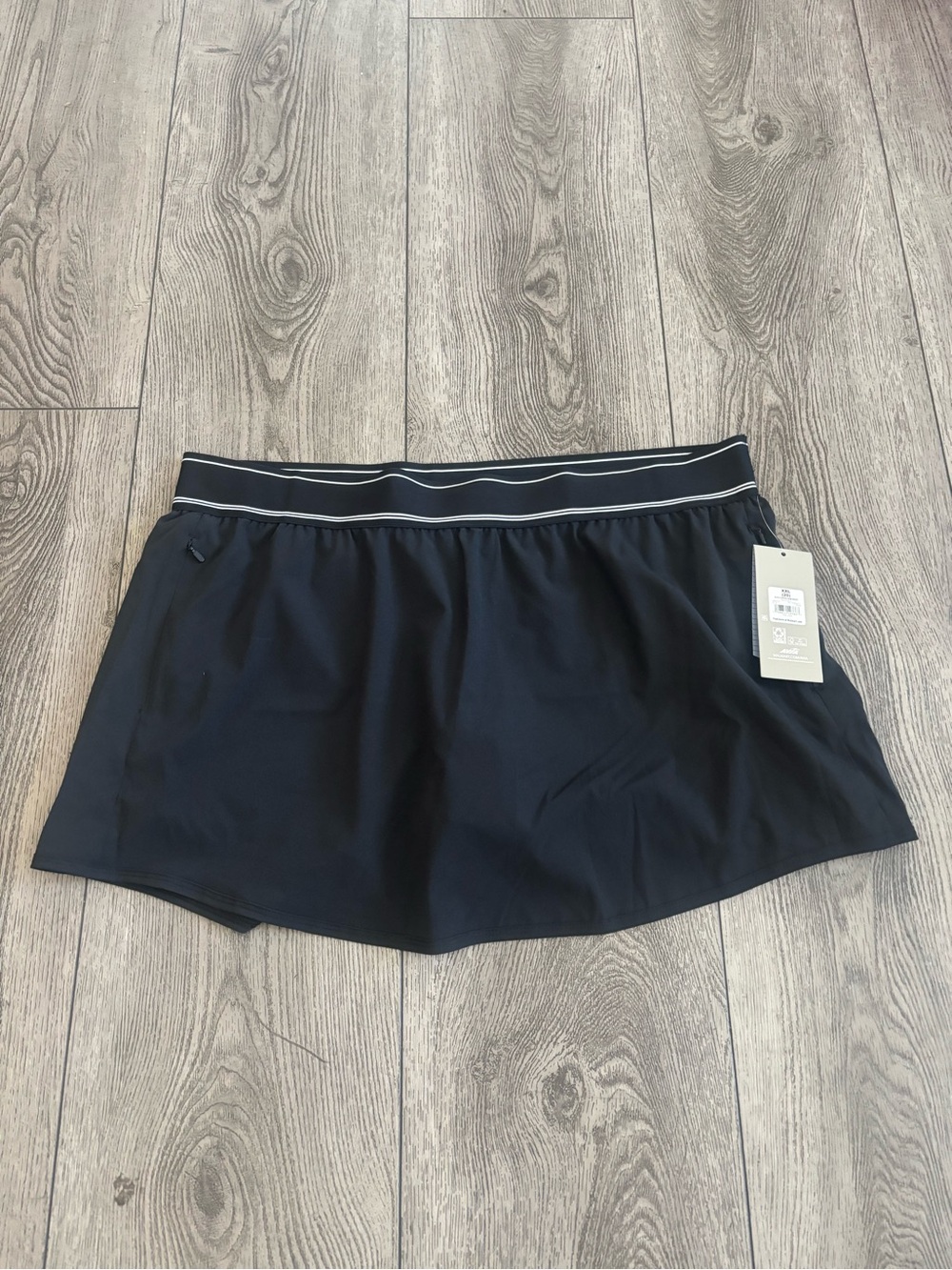 Avía Women’s Black Athletic Skort with Stripe Waistband